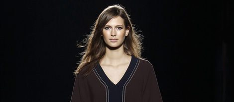 Vestido marrón de la colección otoño/invierno 2016/2017 de Sita Murt en 080 Barcelona Fashion