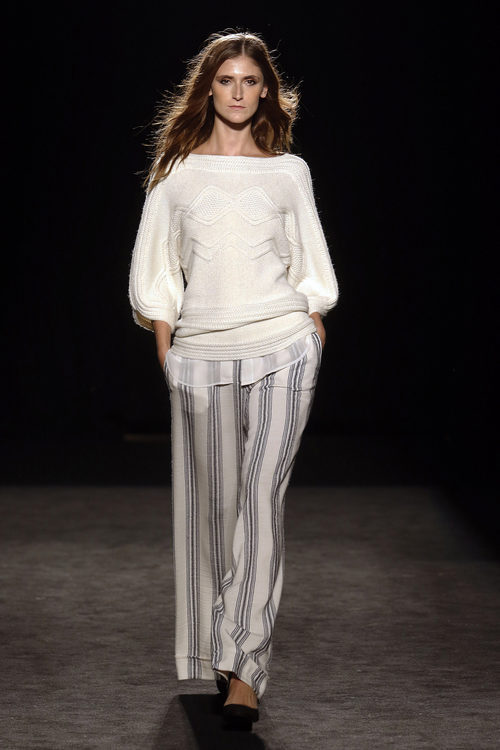Pantalón ancho de rayas de la colección otoño/invierno 2016/2017 de Sita Murt en 080 Barcelona Fashion