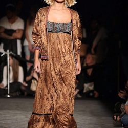 Vestido largo estilo boho con estampado étnico de Custo Barcelona en la 080 Barcelona otoño/invierno 2016/2017