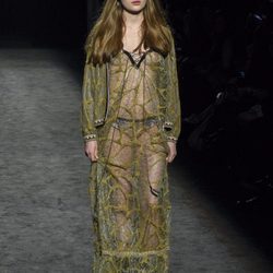 Vestido largo transparente en verde de Custo Barcelona en la 080 Barcelona otoño/invierno 2016/2017