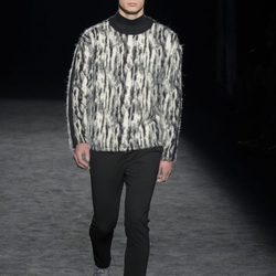 Jersey de lana con efecto degradado de Custo Barcelona en la 080 Barcelona otoño/invierno 2016/2017
