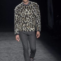 Jersey de lana con estampado en print animal de Custo Barcelona en la 080 Barcelona otoño/invierno 2016/2017