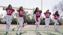 Desfile de los ángeles de Victoria's Secret con el uniforme 'The Devils' para la Super Bowl 2016