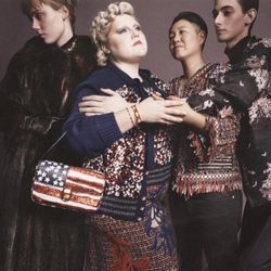 Conjuntos con flecos y bolso con la bandera de Estados Unidos de Marc Jacobs
