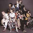 Estética circense con maquillaje gótico y recogidos años 20 de Marc Jacobs