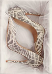 Zapatos con diseño geométrico en strass blanco y gris de Jimmy Choo