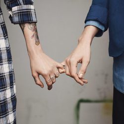 Anillos plateados con formas abiertas y asimétricas de &Other Stories con Faux/Real