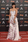 Mariam Bachir con vestido de Escada en la alfombra roja de los Premios Goya 2016