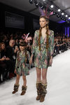 Conjuntos estampados y botas de pelo en el desfile de David Christian en la Madrid Fashion Show 2016