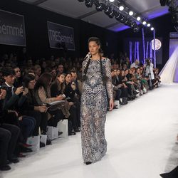 Vestido transparente con motivos geométrico en el desfile de David Christian en la Madrid Fashion Show 2016