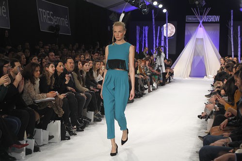 Conjunto en azul turquesa en el desfile de David Christian en la Madrid Fashion Show 2016