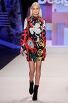 Vestido corto estampado abstracto de Desigual en la FW de Nueva York para otoño/invierno 2016/2017