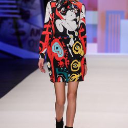 Vestido corto estampado abstracto de Desigual en la FW de Nueva York para otoño/invierno 2016/2017
