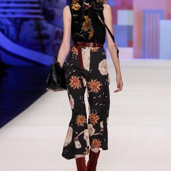 Mono largo con estampado floral de Desigual en la FW de Nueva York para otoño/invierno 2016/2017
