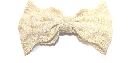 Lazo blanco roto de encaje de Alma Luzón para novias