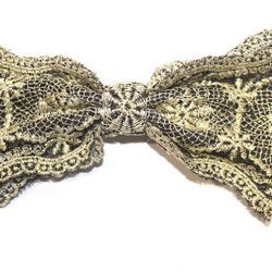 Lazo oro viejo de encaje de Alma Luzón para novias