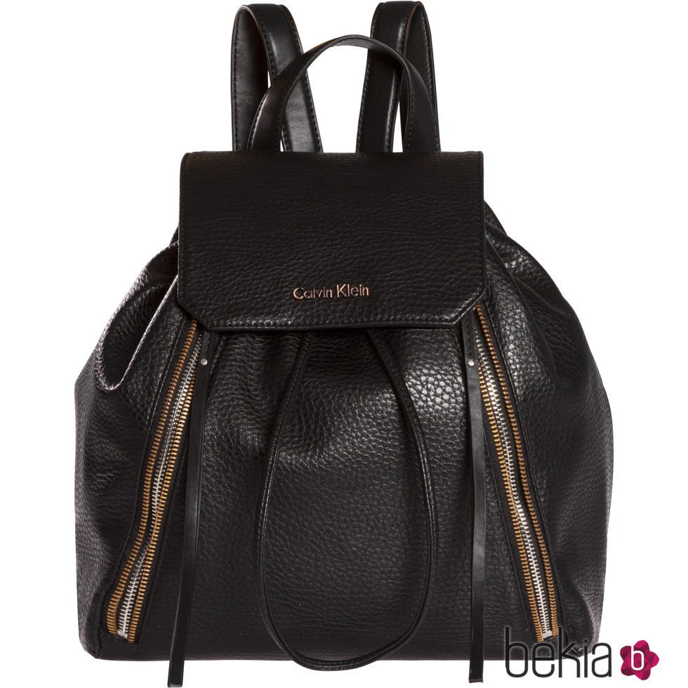 Mochila de piel con cremalleras de Calvin Klein para primavera/verano 2016