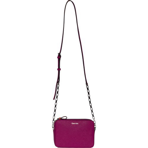 Bolso pequeño magenta de Calvin Klein para primavera/verano 2016