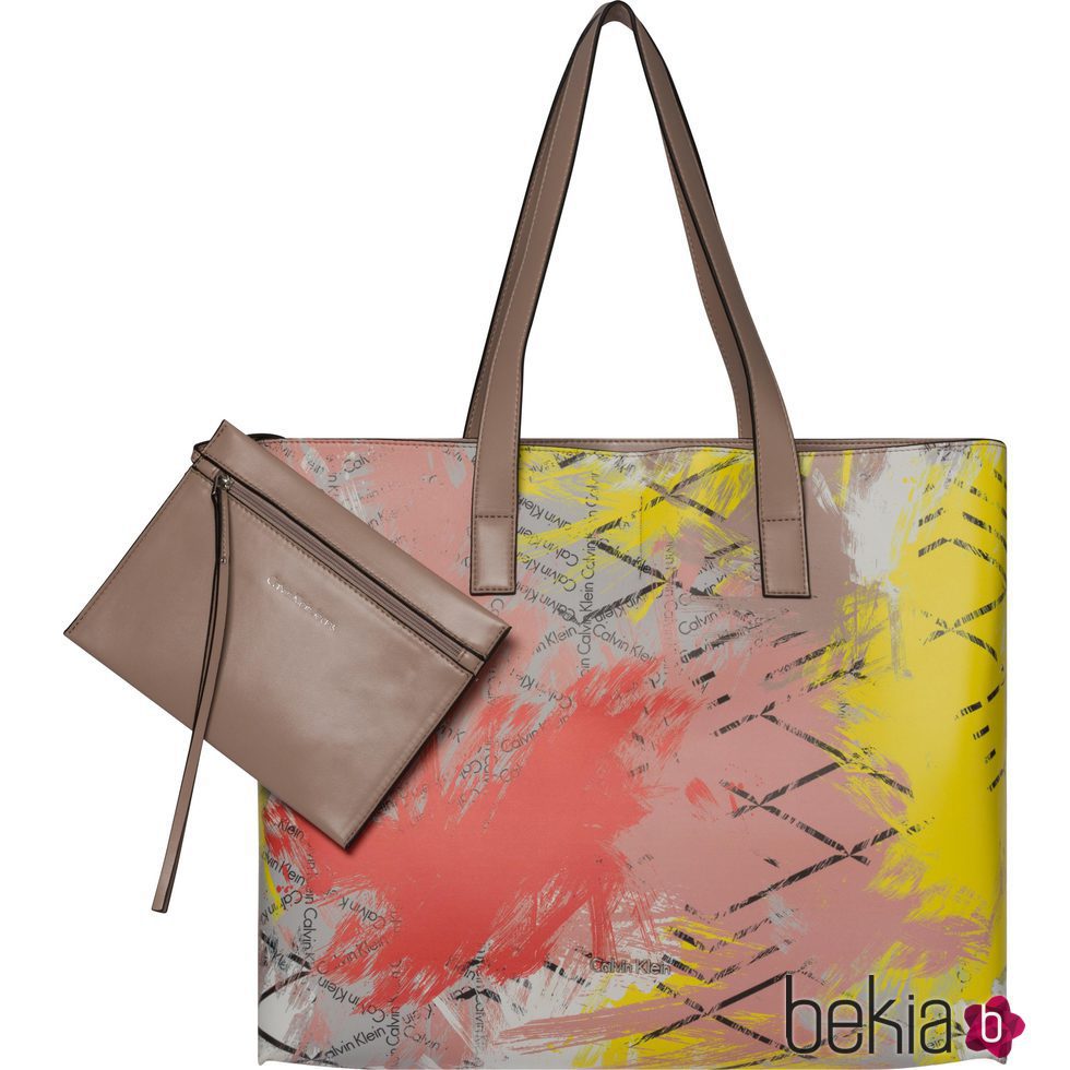Bolso con estampado y monedero a juego de Calvin Klein para primavera/verano 2016