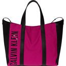 Bolso magenta estilo sport de Calvin Klein para primavera/verano 2016