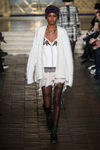 Blusa estampada y chaqueta de lana de Alexander Wang en la New York Fashion Week para otoño/invierno 2016/2017