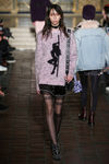 Jersey rosa con silueta y botines de Alexander Wang en la New York Fashion Week para otoño/invierno 2016/2017