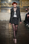 Traje negro y gris de falda de Alexander Wang en la New York Fashion Week para otoño/invierno 2016/2017