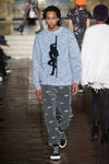 Jersey azul con silueta de bailarina de Alexander Wang en la New York Fashion Week para otoño/invierno 2016/2017