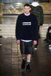 Jersey con mensaje y bermudas de Alexander Wang en la New York Fashion Week para otoño/invierno 2016/2017