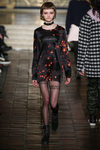 Vestido corto con estampado negro y rojo de Alexander Wang en la New York Fashion Week para otoño/invierno 2016/2017