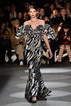 Vestido estampado y escote asimétrico de Christian Siriano en la Fashion Week de Nueva York para otoño/invierno 2016/2017