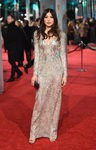 Gemma Chan con un vestido de Jenny Packham en la alfombra roja de los BAFTA 2016