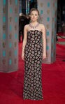 Saoirse Ronan con un diseño de Burberry en la alfombra roja de los BAFTA 2016