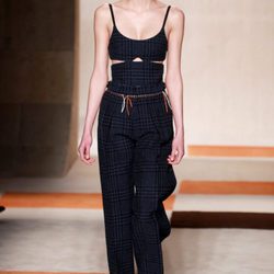 Mono estampado madras asimétrico de Victoria Beckham en la FW de Nueva York otoño/invierno 2016/2017