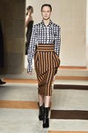 Conjunto geométrico de Victoria Beckham en la FW de Nueva York otoño/invierno 2016/2017