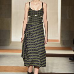 Vestido de cuadros verdes de Victoria Beckham en la FW de Nueva York otoño/invierno 2016/2017