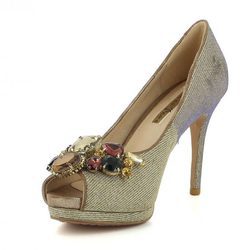 Peep toe de raso con brillantes de Alma en Pena