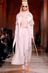Conjunto blanco de Carolina Herrera en FW de Nueva York para otoño/invierno 2016/2017