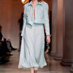 Conjunto serenity afelpado de Carolina Herrera en FW de Nueva York para otoño/invierno 2016/2017