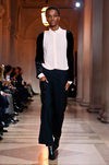 Traje femenino de Carolina Herrera en FW de Nueva York para otoño/invierno 2016/2017