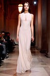 Vestido con abertura de Carolina Herrera en FW de Nueva York para otoño/invierno 2016/2017