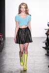 Mini falda y top de lana de Jeremy Scott en la FW de Nueva York para otoño/invierno 2016/2017