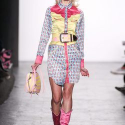 Vestido estampado pin up de Jeremy Scott en la FW de Nueva York para otoño/invierno 2016/2017