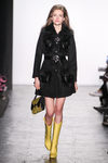 Vestido en clave abrigo de Jeremy Scott en la FW de Nueva York para otoño/invierno 2016/2017