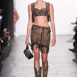 Conjunto joya de Jeremy Scott en la FW de Nueva York para otoño/invierno 2016/2017