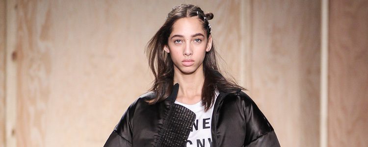 Estilo casual acolchado de DKNY en FW de Nueva York para otoño/invierno 2016/2017