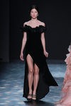 Vestido cuello barco de Marchesa en FW de Nueva York para otoño/invierno 2016/2017