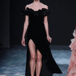 Vestido cuello barco de Marchesa en FW de Nueva York para otoño/invierno 2016/2017