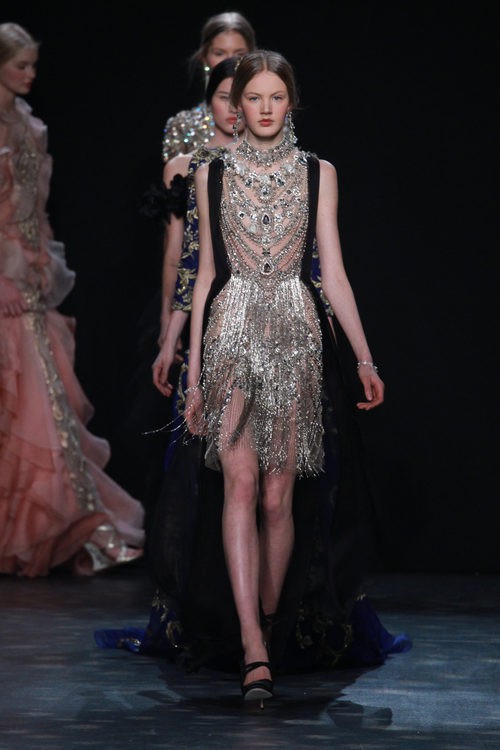 Vestido joya de Marchesa en FW de Nueva York para otoño/invierno 2016/2017