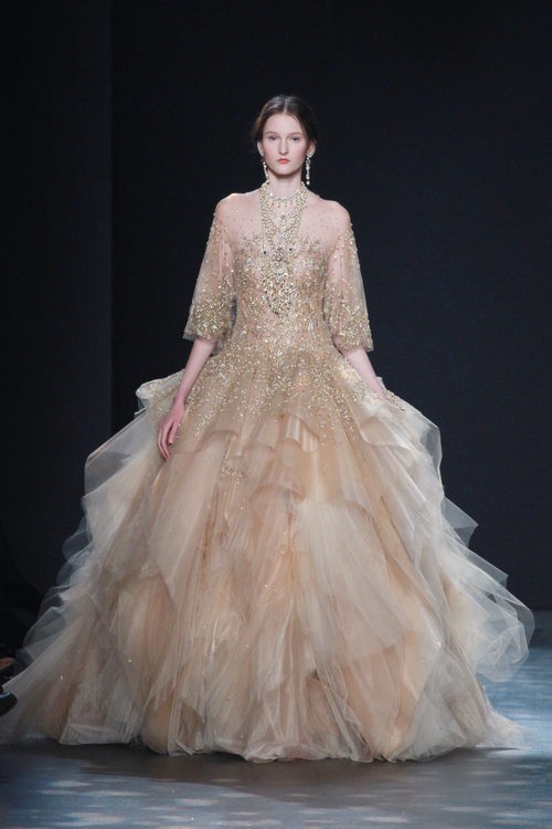 Vestido princesa nude de Marchesa en FW de Nueva York para otoño/invierno 2016/2017